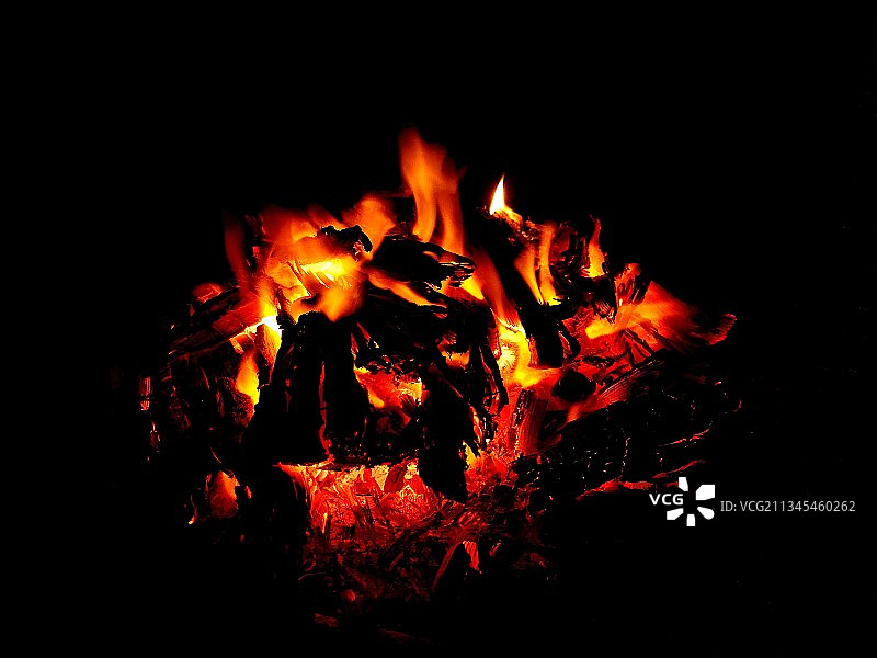 夜晚篝火特写图片素材