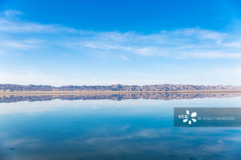 中国青海省海西的蓝天湖景图片素材