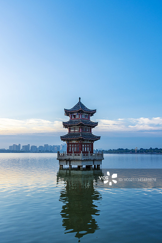 湖中塔图片素材