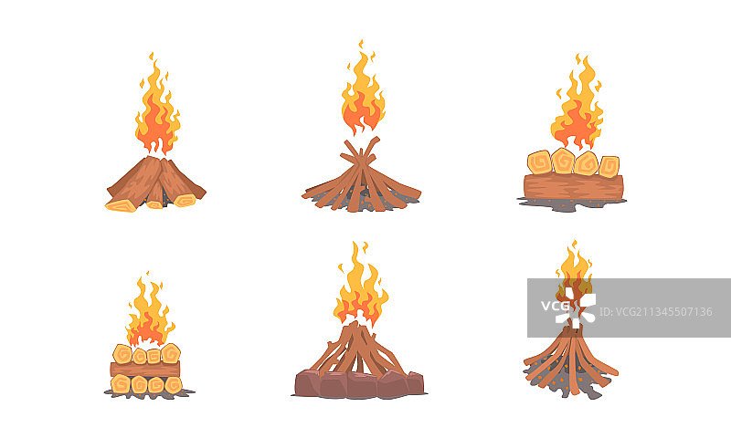 篝火营火与堆积木材图片素材