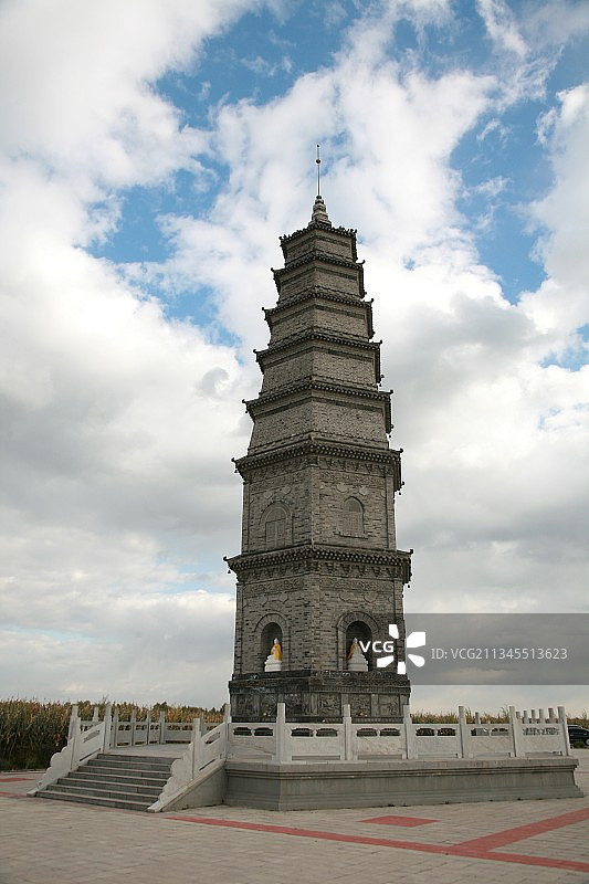 中国黑龙江省齐齐哈尔市泰来县塔子城辽金古塔图片素材