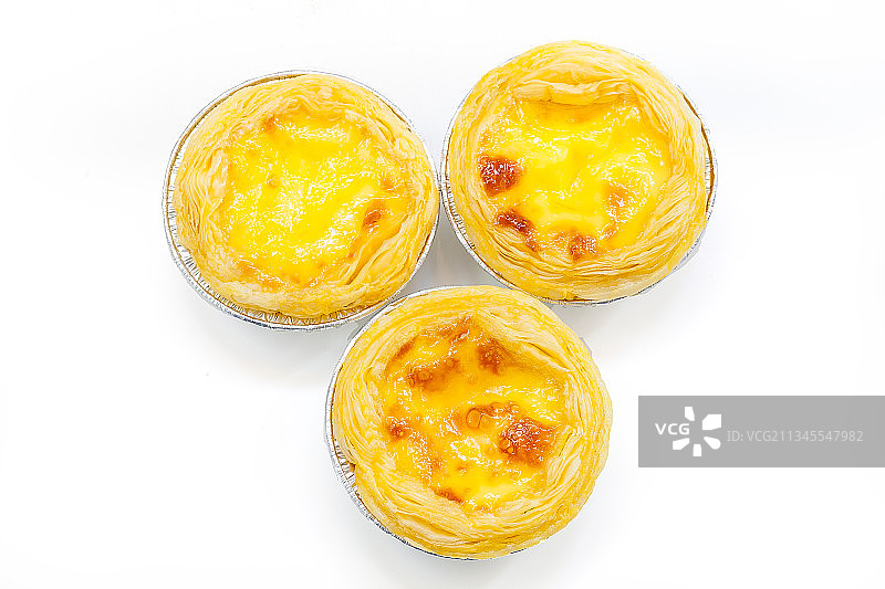 葡式蛋挞在白色背景上图片素材