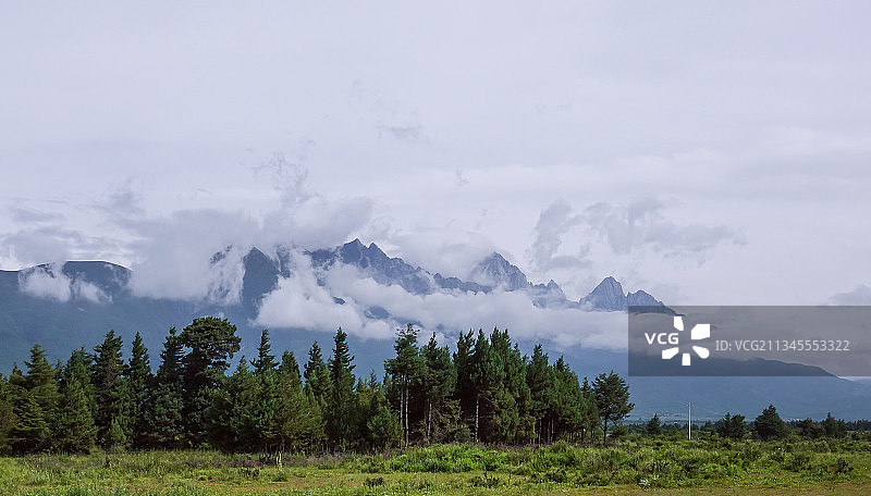 云雾玉龙雪山图片素材
