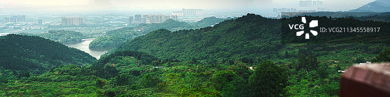 成都龙泉钟家山远眺简阳城图片素材