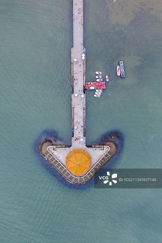 航拍滨海栈桥图片素材