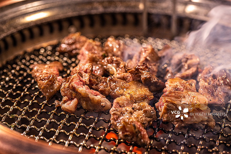 炭火烤牛胸横膈膜肉图片素材
