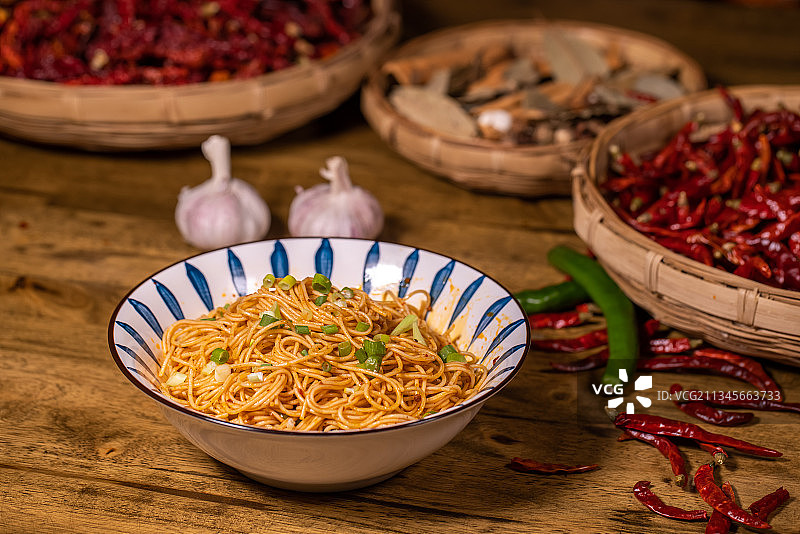 香辣拌面图片素材