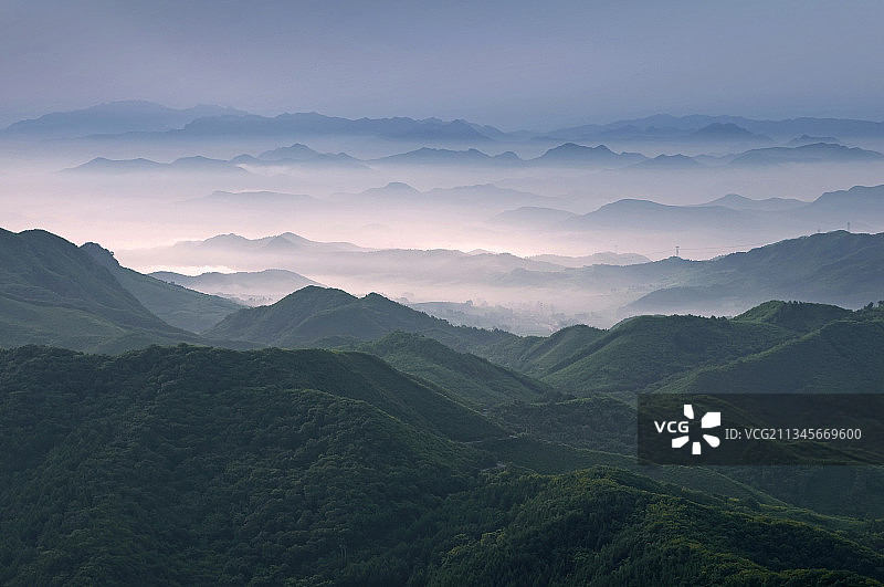 层峦叠嶂的千山山脉图片素材