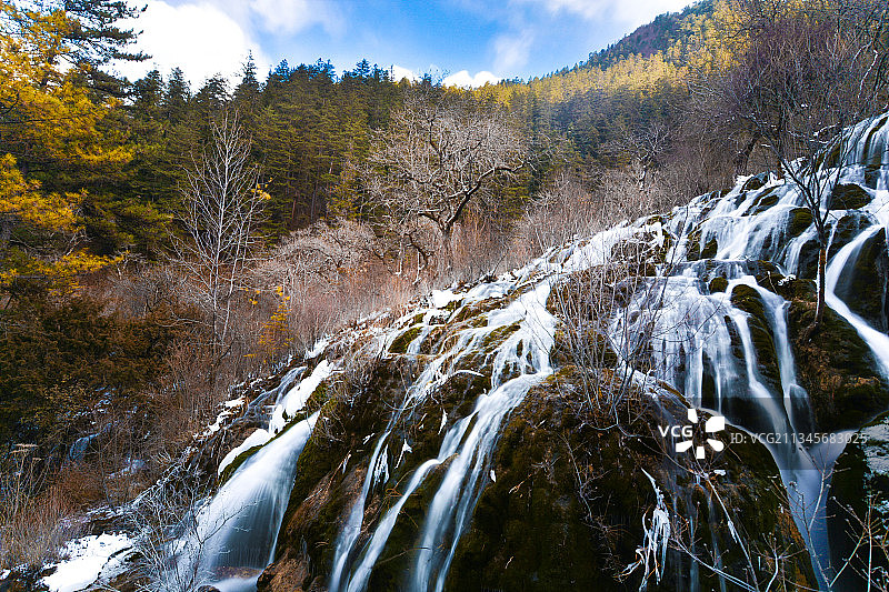 四川省著名景点九寨沟树正瀑布冬季雪景图片素材