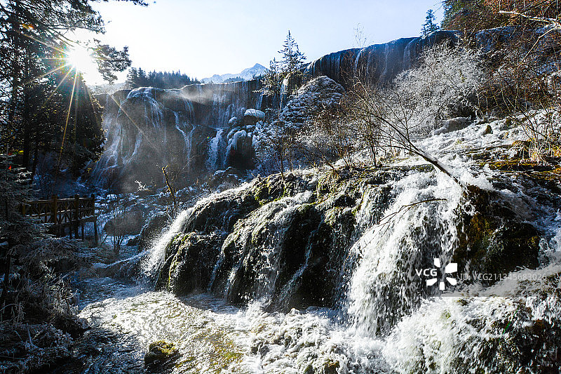 四川省著名景点九寨沟珍珠滩瀑布冬季雪景图片素材