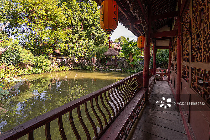 晴天下崇州罨画池陆游祠园林风景图片素材