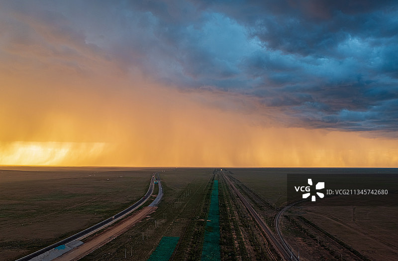 航拍锡林郭勒大草原日落黄昏风光图片素材