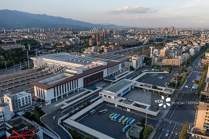 夕阳下金华市火车站高铁站航拍图片素材