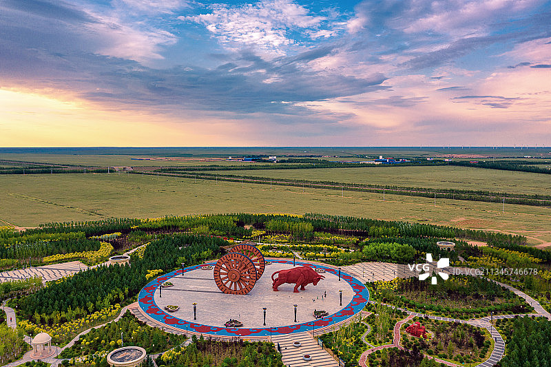 航拍锡林郭勒盟赛汗塔拉劲牛广场图片素材