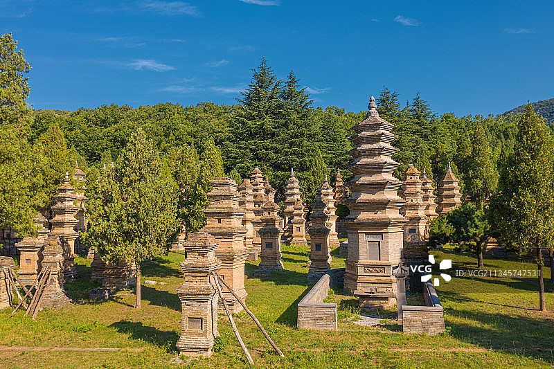 航拍郑州嵩山少林寺塔林图片素材