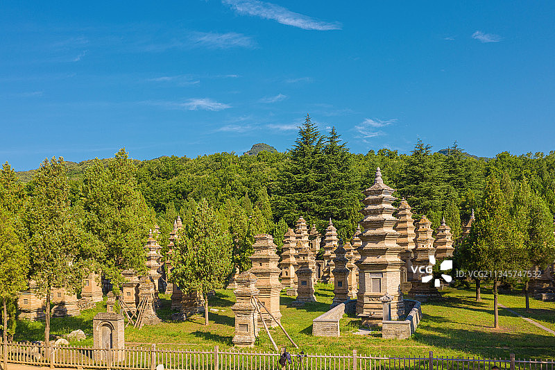 航拍郑州嵩山少林寺塔林图片素材