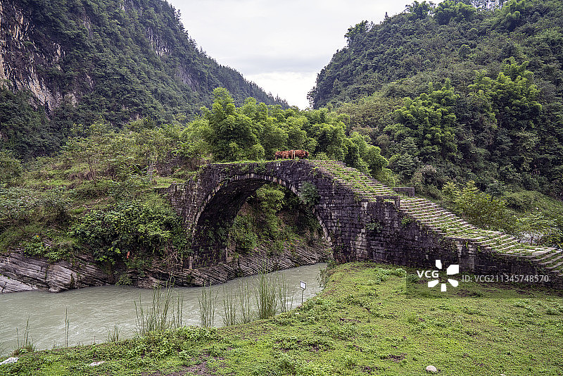 湖北：恩施与建始交界处有座百年古石桥万寿桥图片素材