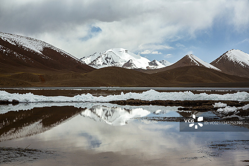 阿里红山湖图片素材