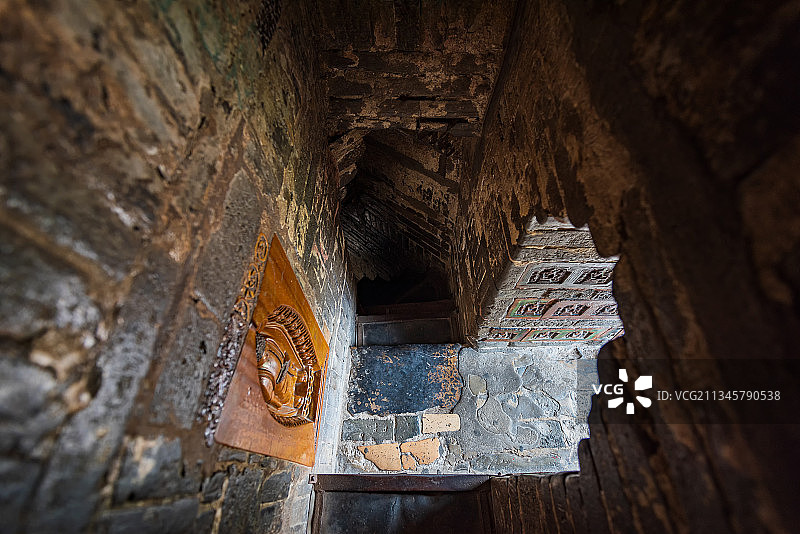 亚洲中国河南省开封市铁塔公园琉璃塔内部图片素材