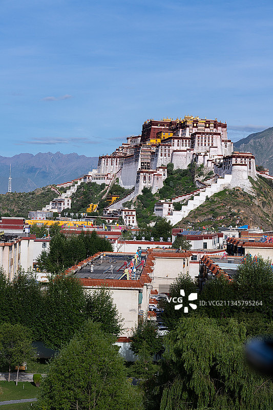西藏，拉萨，布达拉宫侧面，白天，全景图片素材