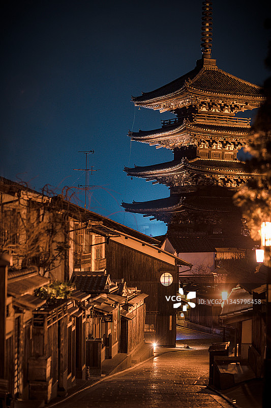 夜晚无人的夜景日本关西関西京都二年坂花见小路八坂之塔图片素材