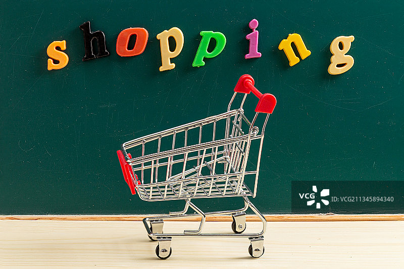 大型商场的购物车图片素材