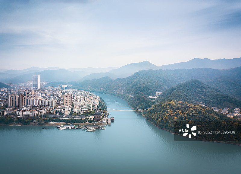 航拍中国杭州桐庐县富春江自然建筑风光图片素材