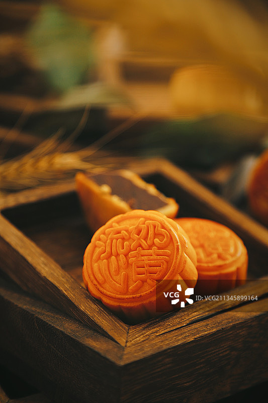 奶黄流心月饼图片素材