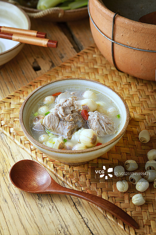 鲜莲子排骨汤图片素材
