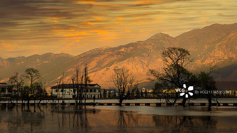 鹤庆黄龙潭黄昏之时图片素材