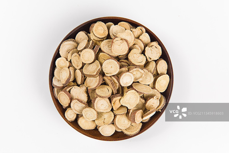 白色背景上的中药材甘草片图片素材