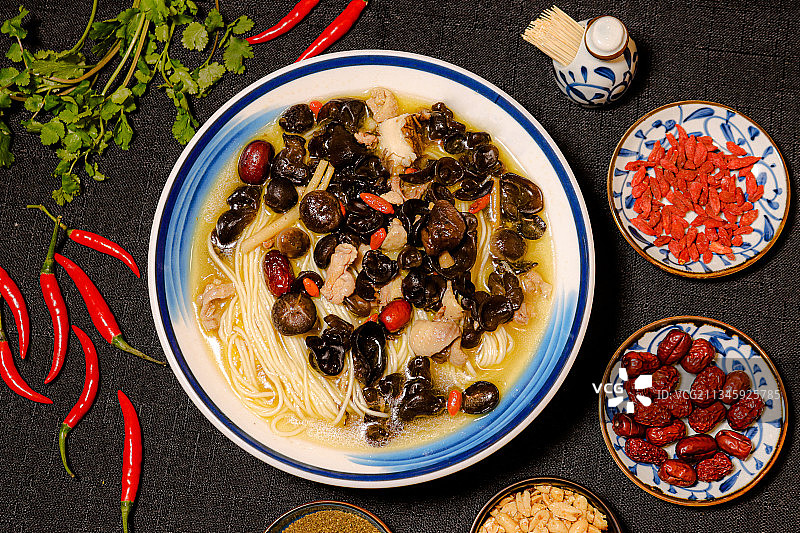 香菇鸡汤小面图片素材