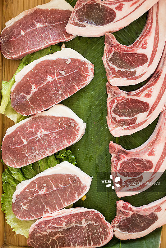 生的牛排和羊排图片素材