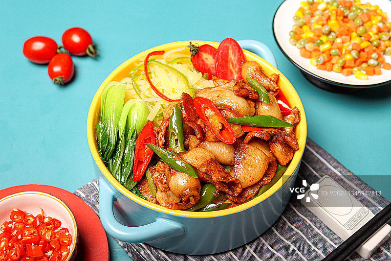 农家小炒肉盖饭图片素材