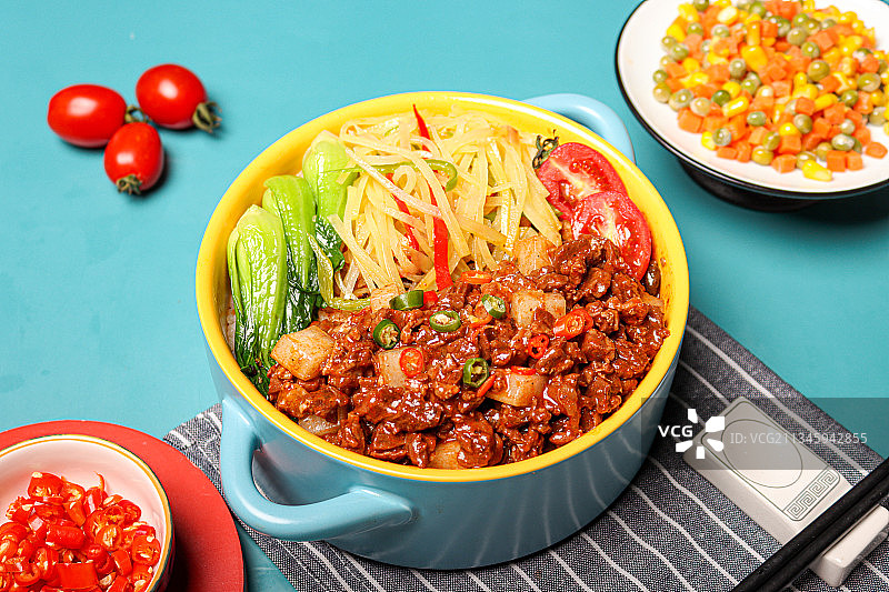 小炒牛肉盖饭图片素材