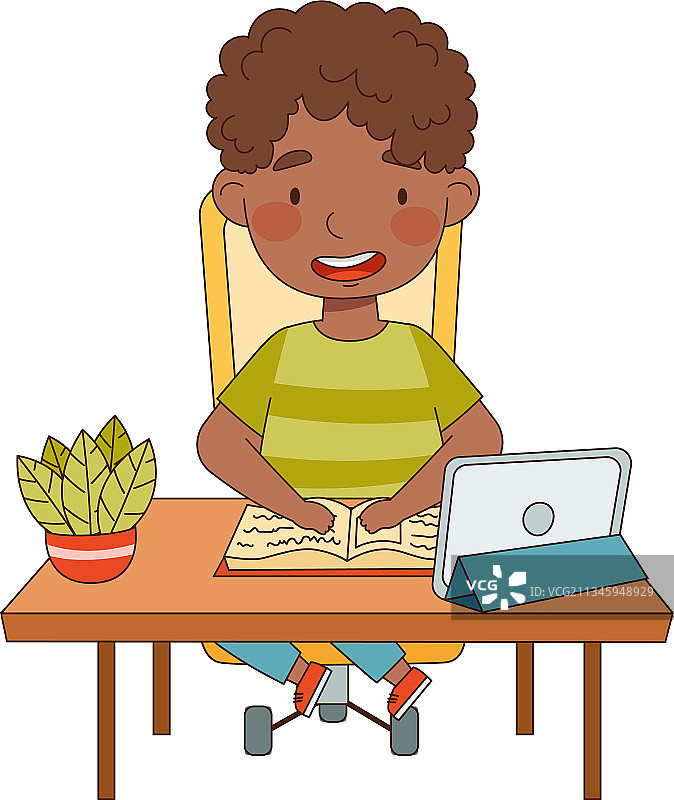 桌子前的小非裔美国男孩图片素材