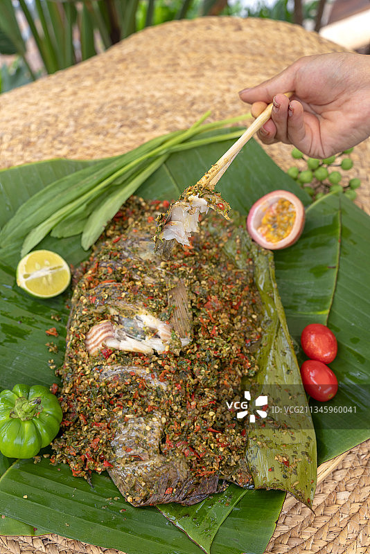云南傣味包烧鱼图片素材