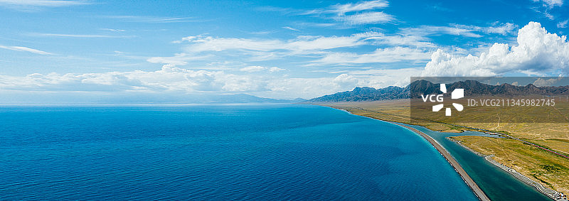 新疆维吾尔自治区博尔塔拉蒙古自治州赛里木湖航拍图片素材