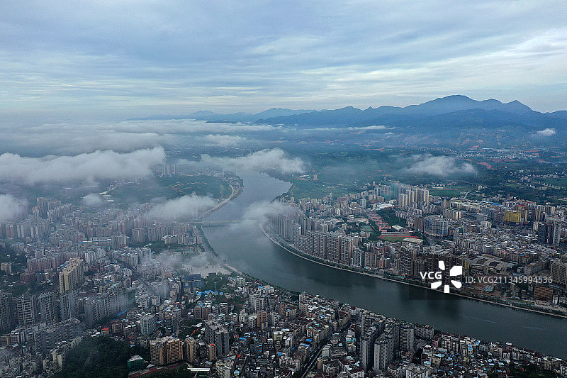 广东省河源市龙川县城晨雾航拍图片素材