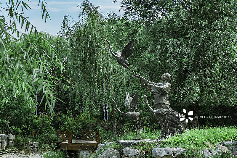 放飞、雕塑图片素材