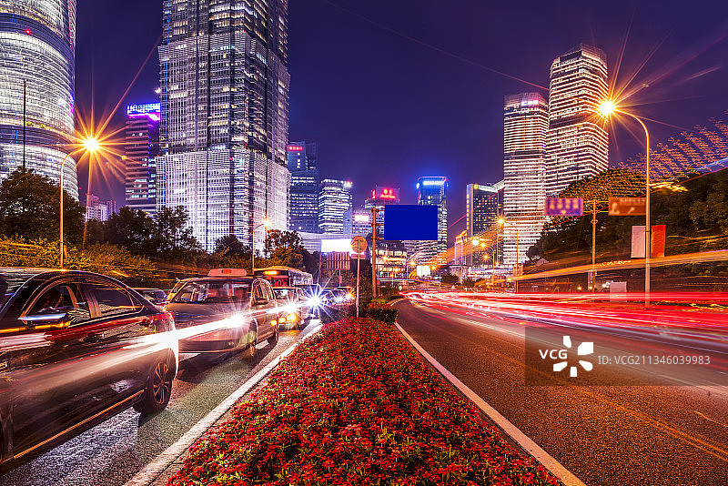 城市街道车流光影轨迹图片素材