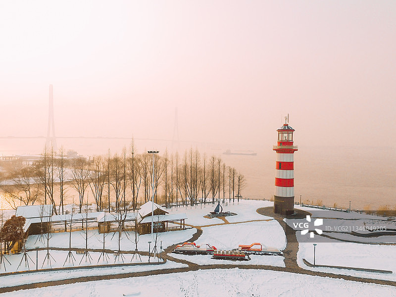 黄昏下的鱼嘴湿地公园图片素材