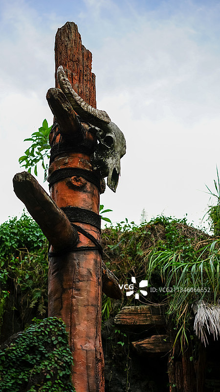 少数民族图腾崇拜柱图片素材