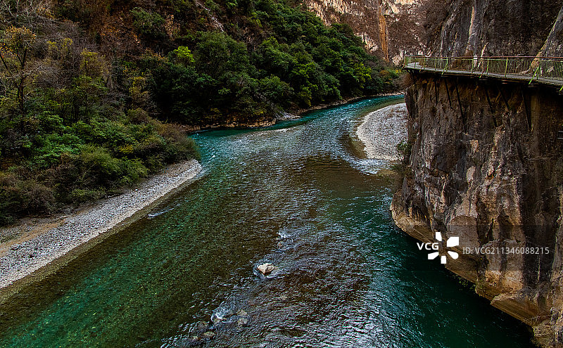巴拉格宗大峡谷的冈曲河图片素材