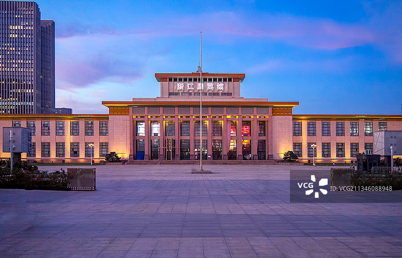 晚霞中的浙江展览馆图片素材