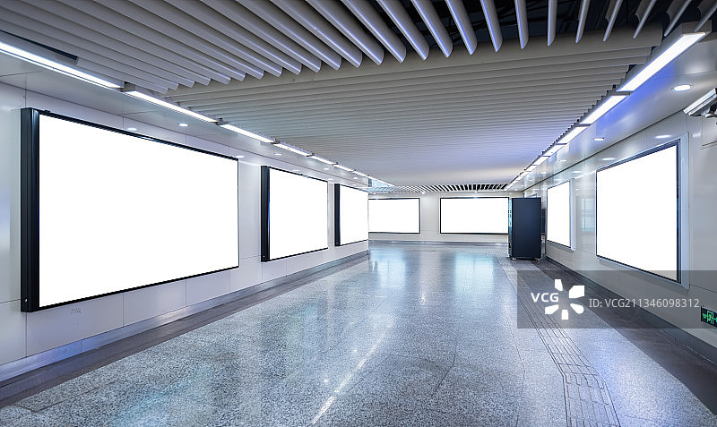 地铁站，高铁，火车站，机场，广告位，空白的图片素材