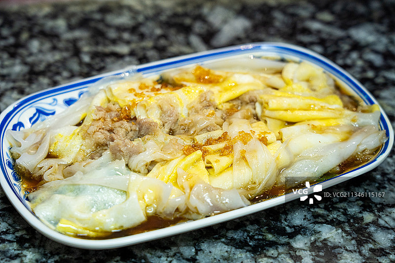 广东经典早餐小吃茶点蛋肉肠粉图片素材