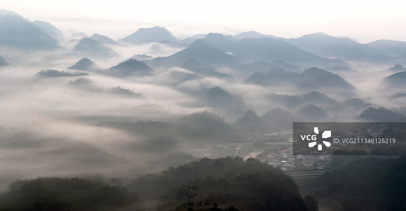 湖北宜昌出现雾海奇观图片素材