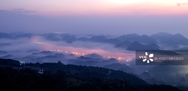 湖北宜昌出现雾海奇观图片素材