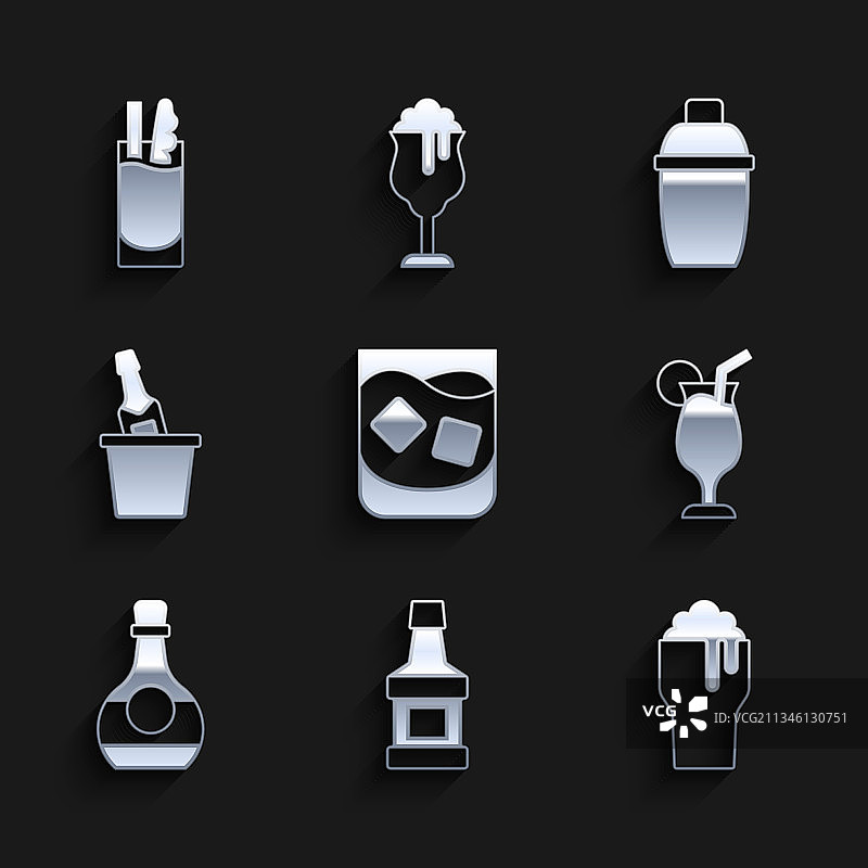 威士忌杯、威士忌酒瓶和啤酒图片素材